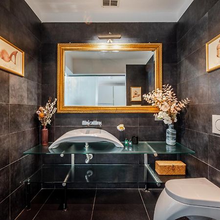 The Boutique Houses - Iconic Suite In Galleria Duomo With Private Parking 米兰 外观 照片