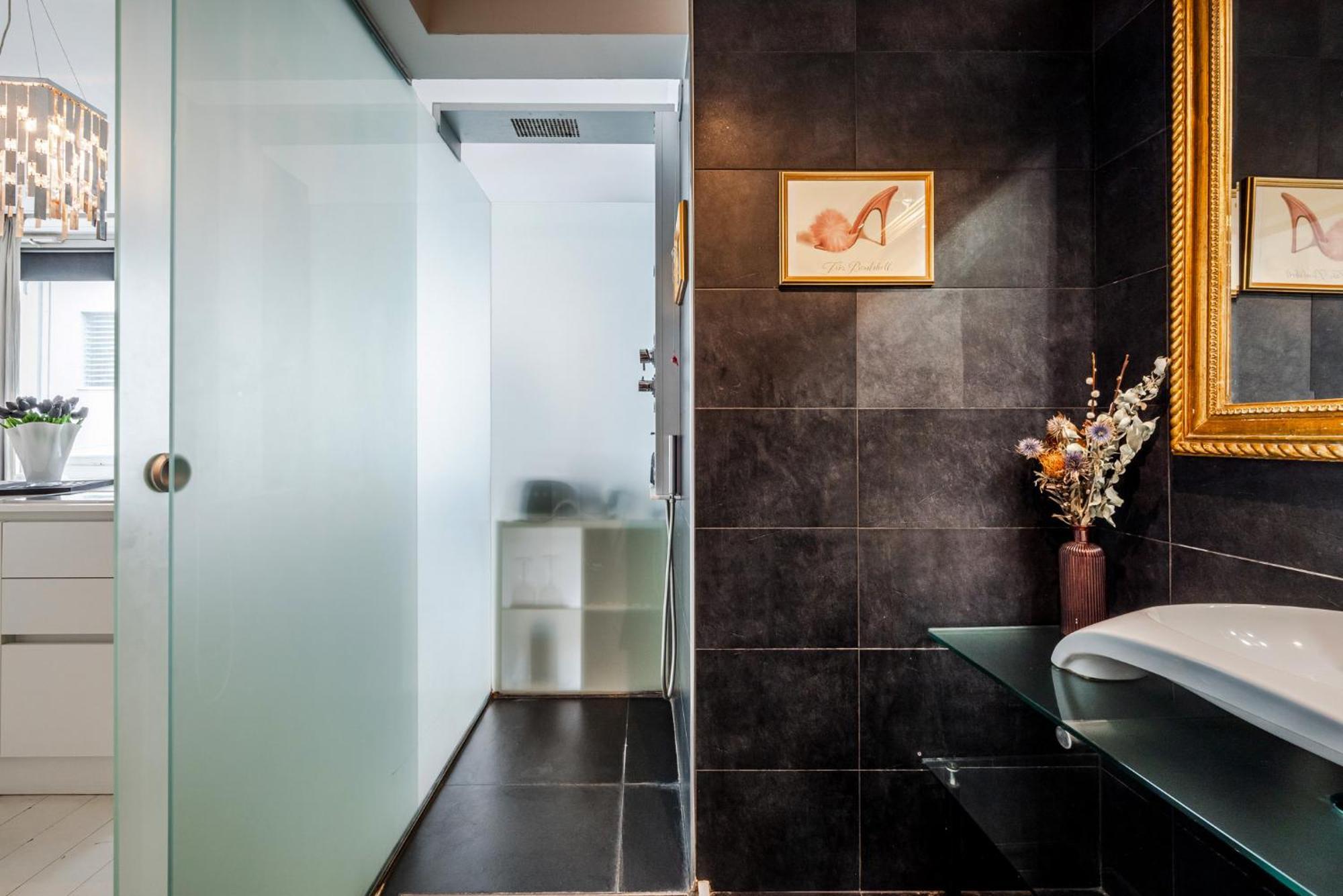 The Boutique Houses - Iconic Suite In Galleria Duomo With Private Parking 米兰 外观 照片