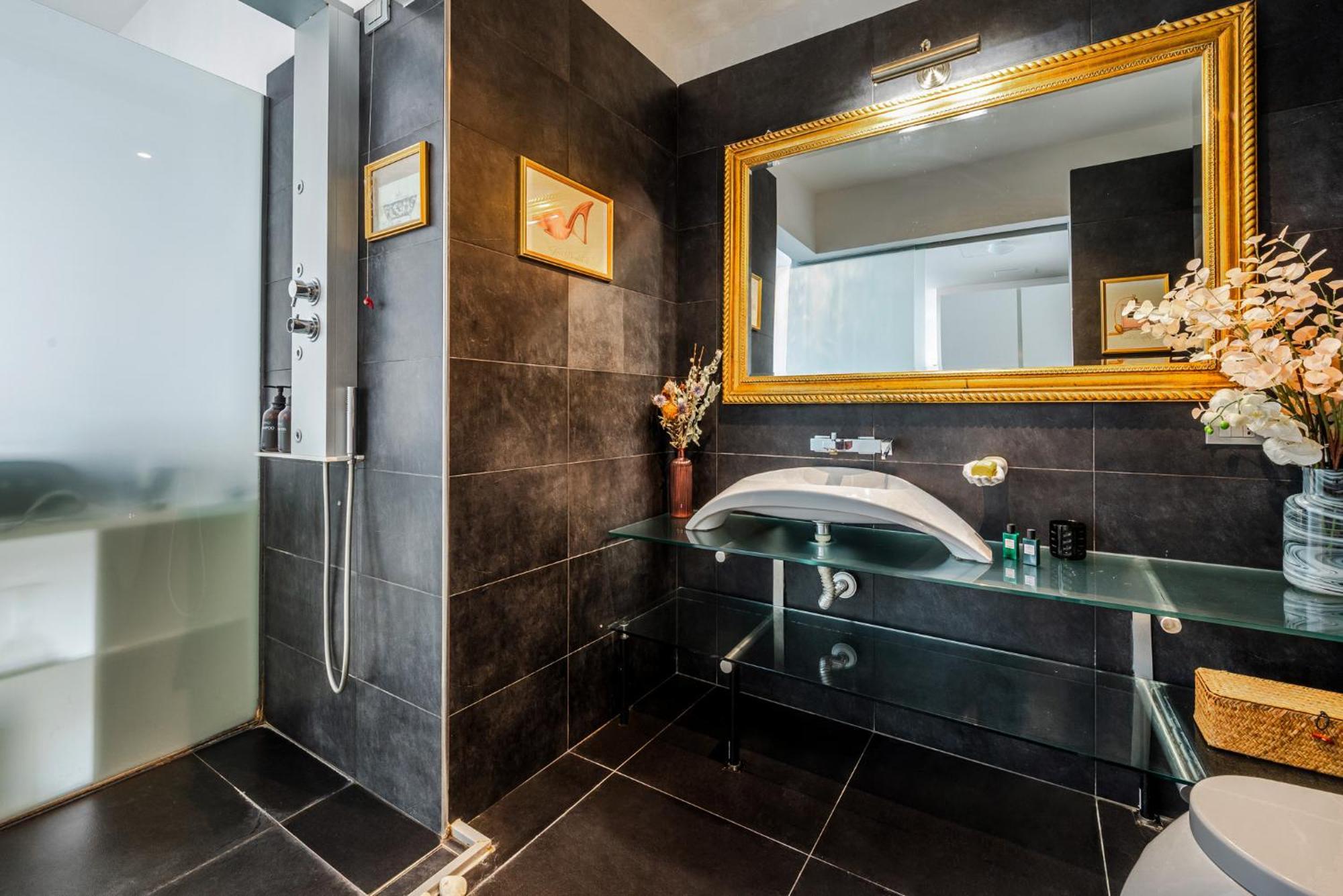 The Boutique Houses - Iconic Suite In Galleria Duomo With Private Parking 米兰 外观 照片