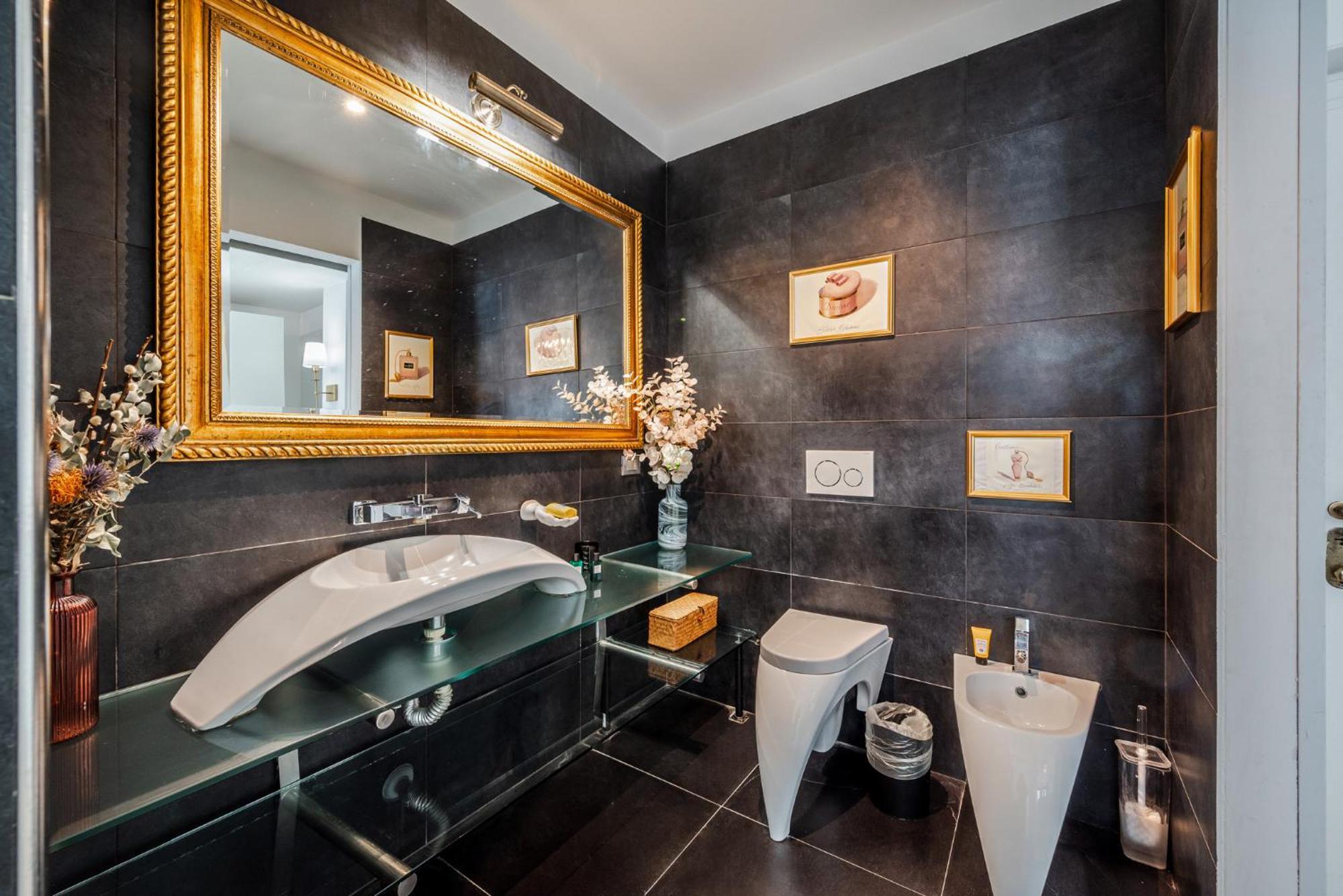 The Boutique Houses - Iconic Suite In Galleria Duomo With Private Parking 米兰 外观 照片