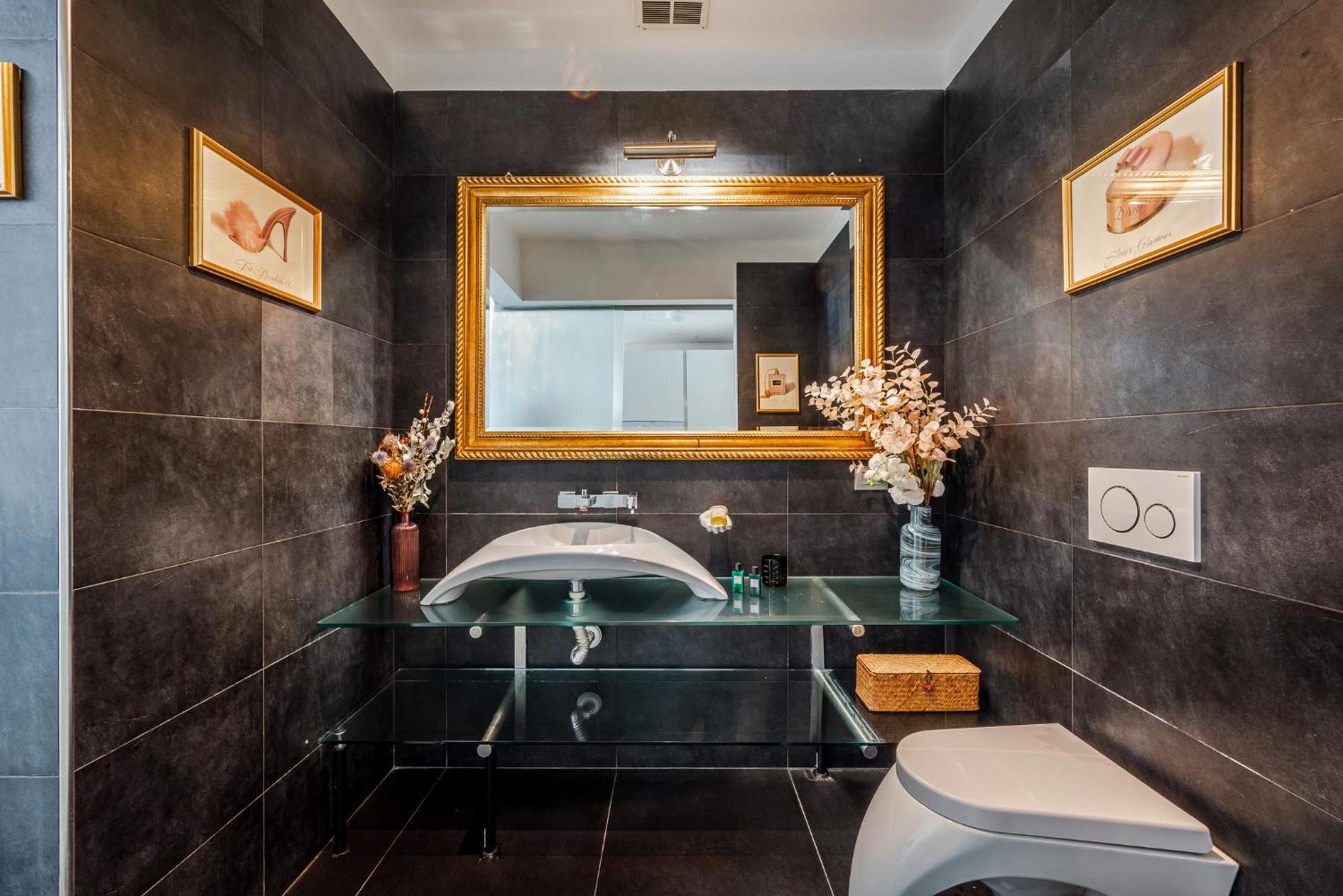 The Boutique Houses - Iconic Suite In Galleria Duomo With Private Parking 米兰 外观 照片
