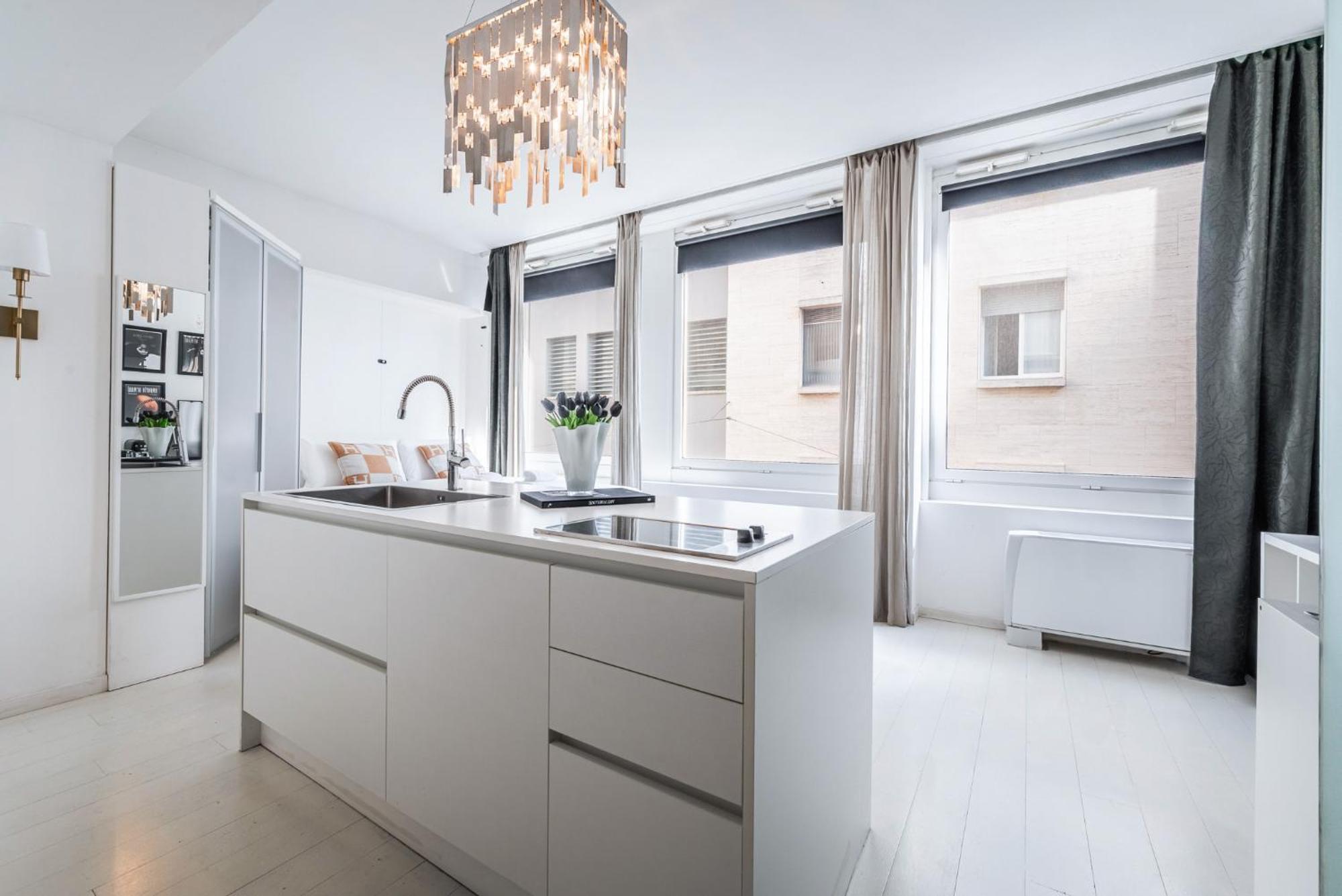 The Boutique Houses - Iconic Suite In Galleria Duomo With Private Parking 米兰 外观 照片